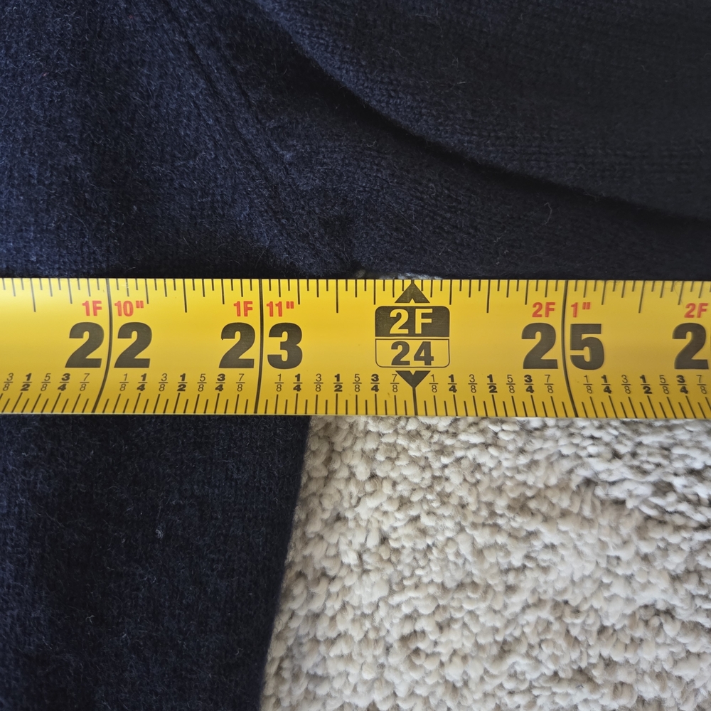 Men's Navy Cashmere V-Neck Sweater - Picture 4 of 8